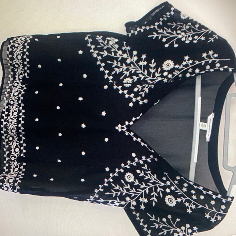 Women’s v-neck top